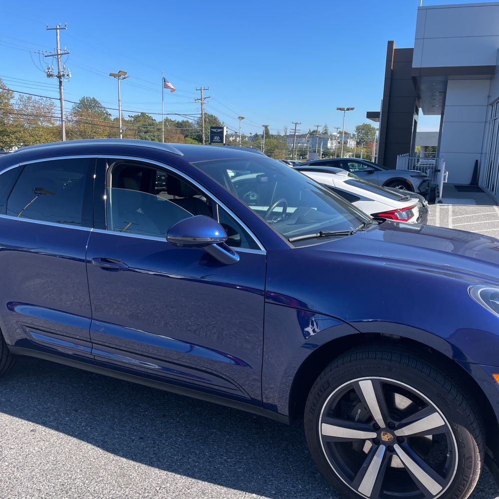 2023 Porsche Macan Base