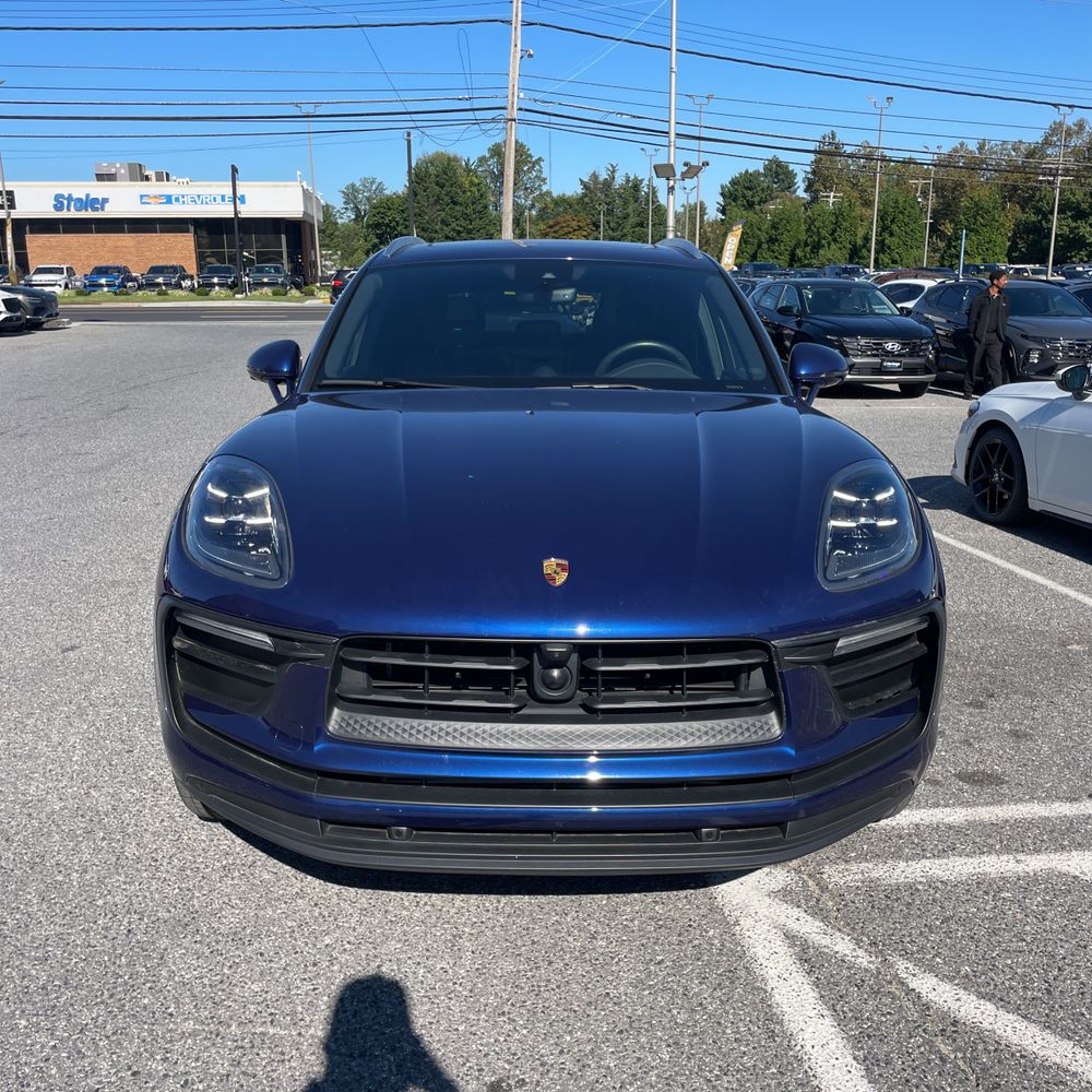 2023 Porsche Macan Base