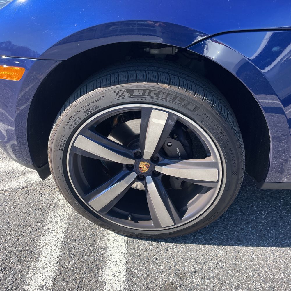 2023 Porsche Macan Base