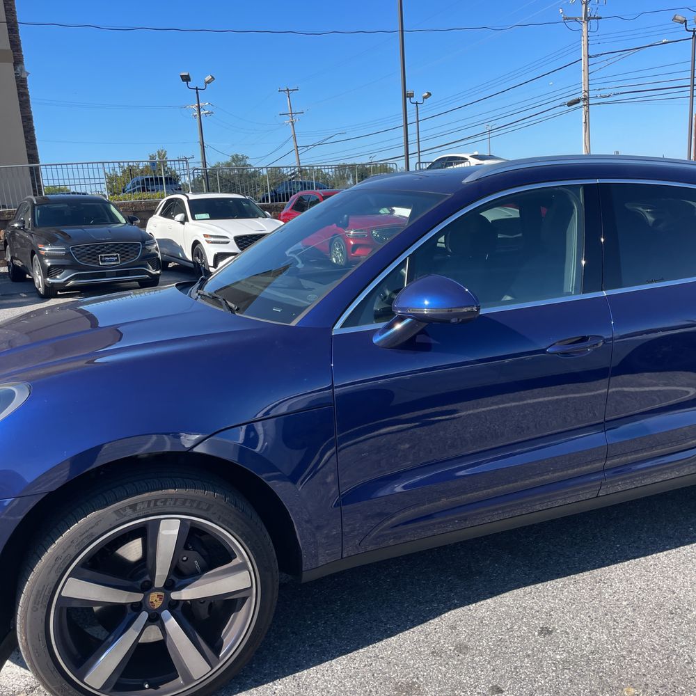 2023 Porsche Macan Base