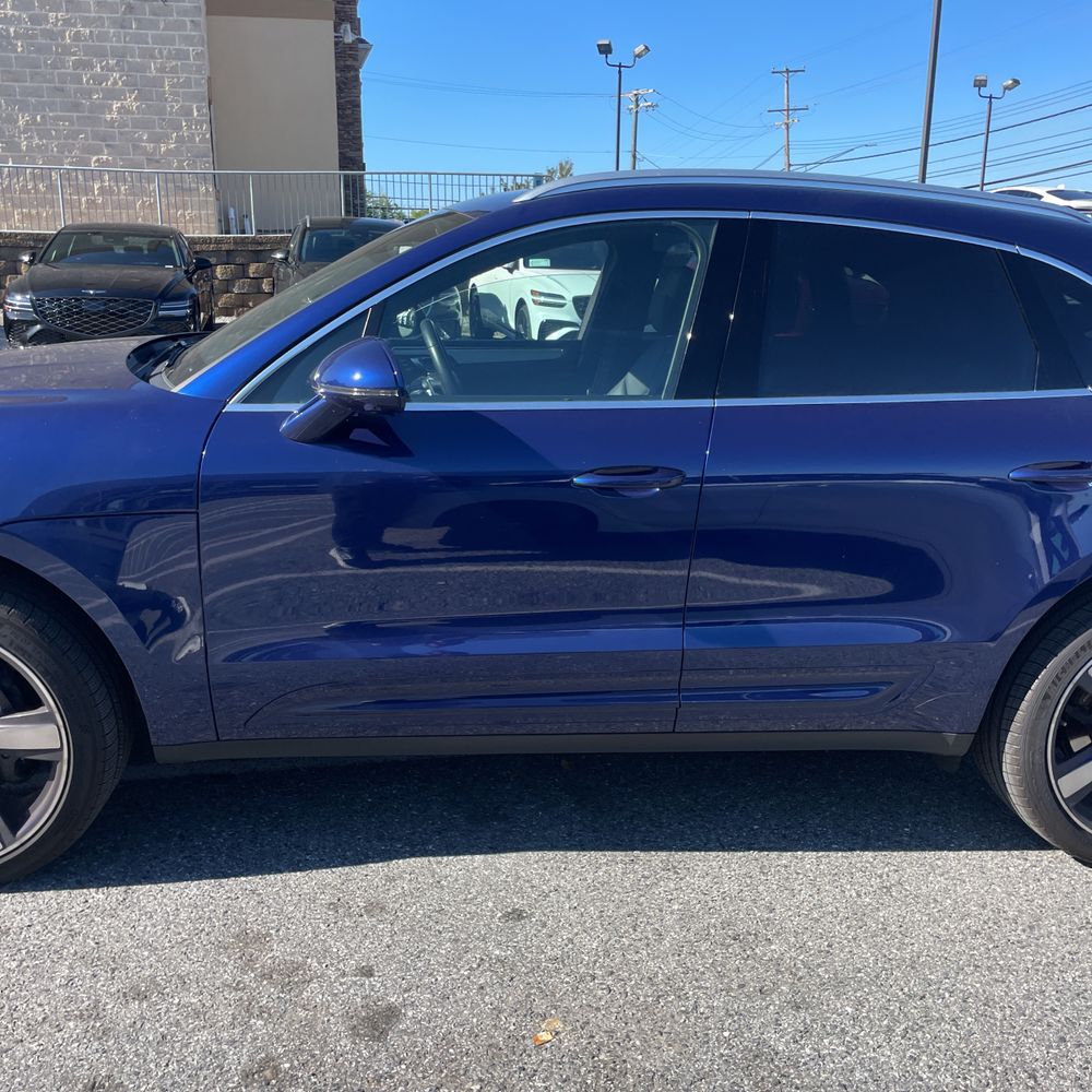 2023 Porsche Macan Base