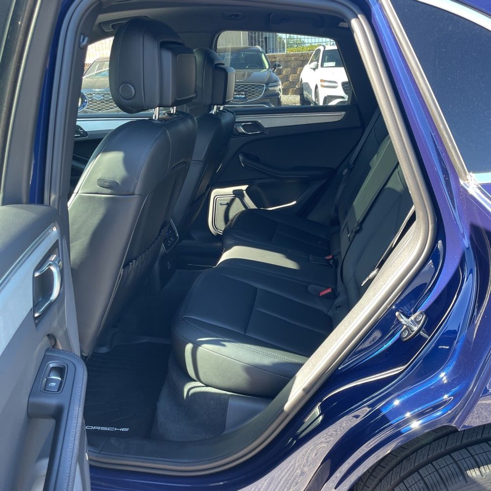 2023 Porsche Macan Base