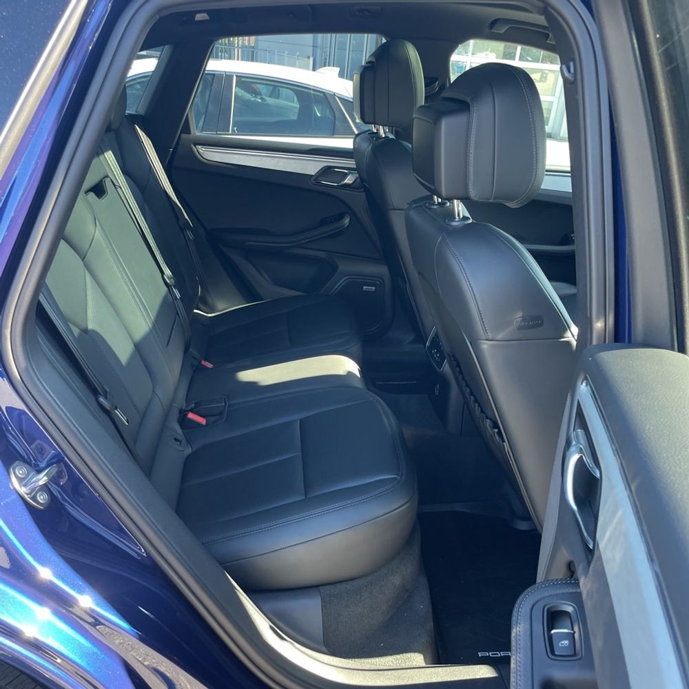 2023 Porsche Macan Base