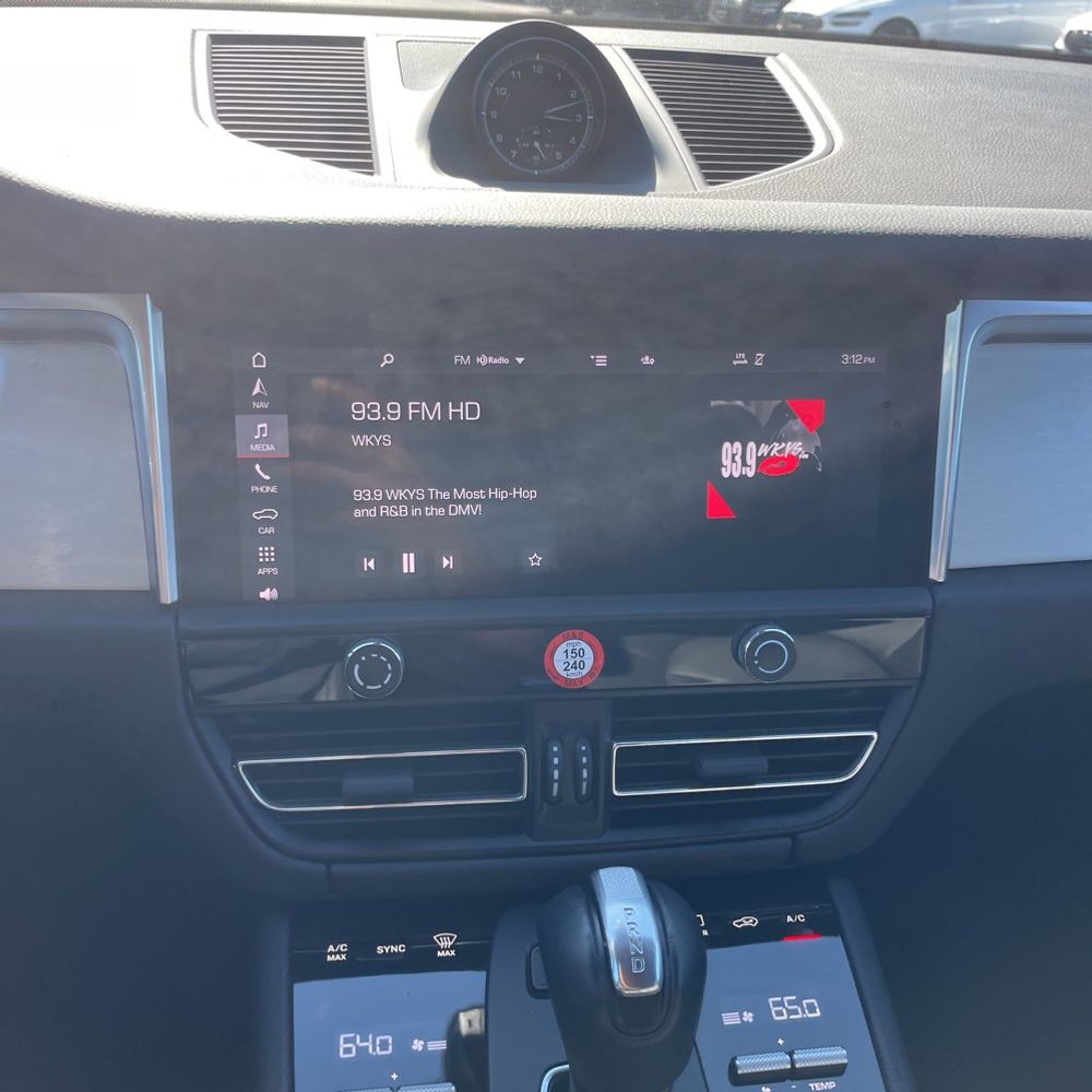 2023 Porsche Macan Base