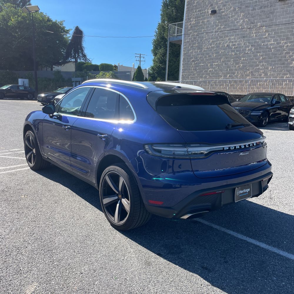 2023 Porsche Macan Base