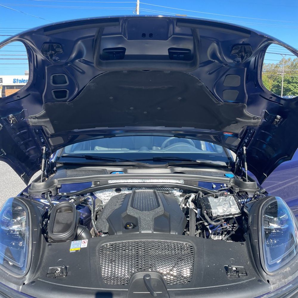 2023 Porsche Macan Base