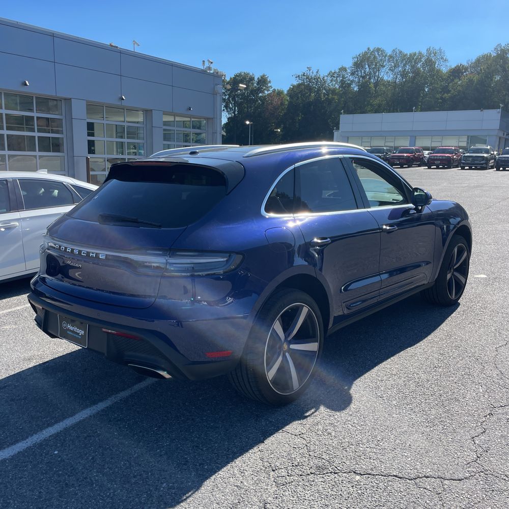 2023 Porsche Macan Base