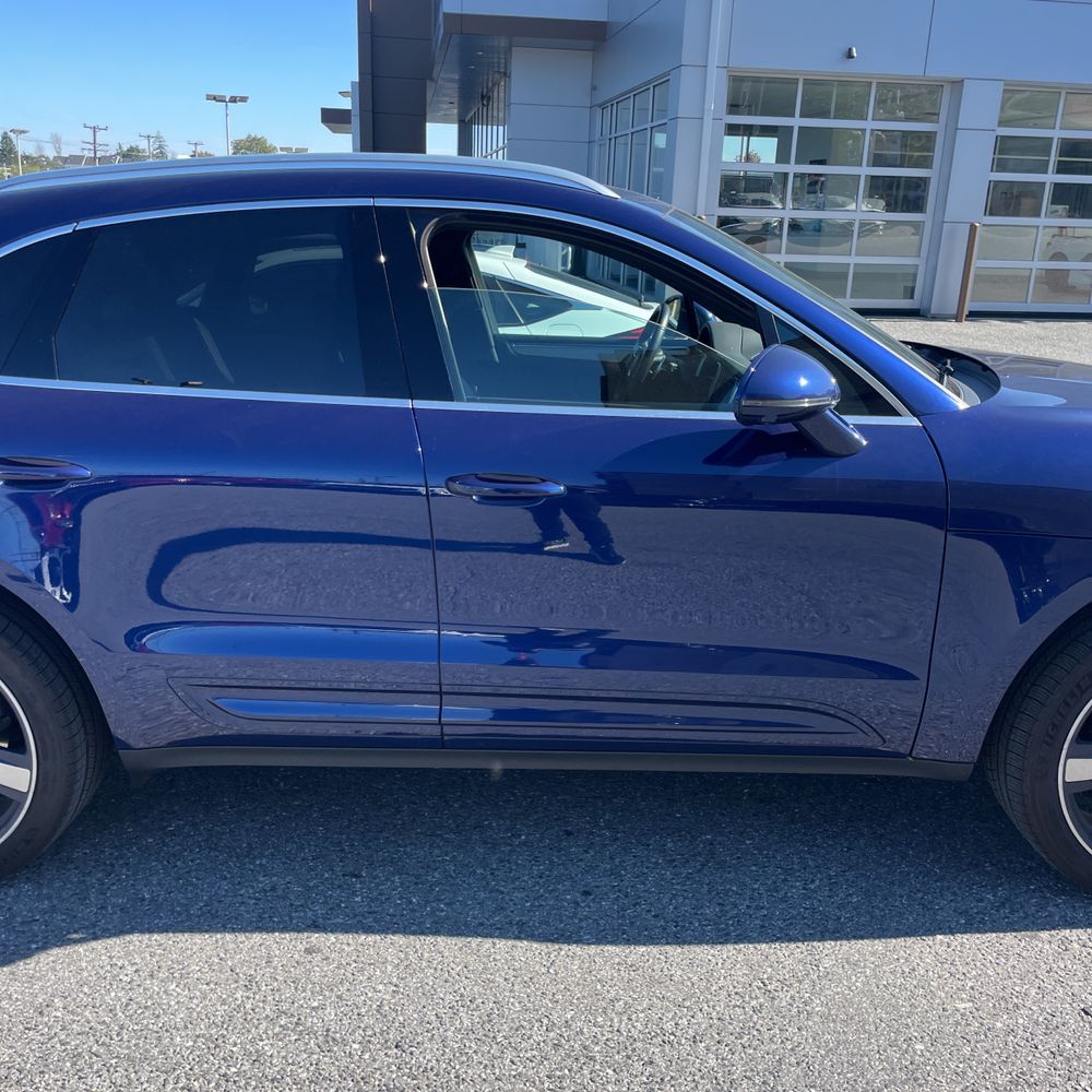 2023 Porsche Macan Base