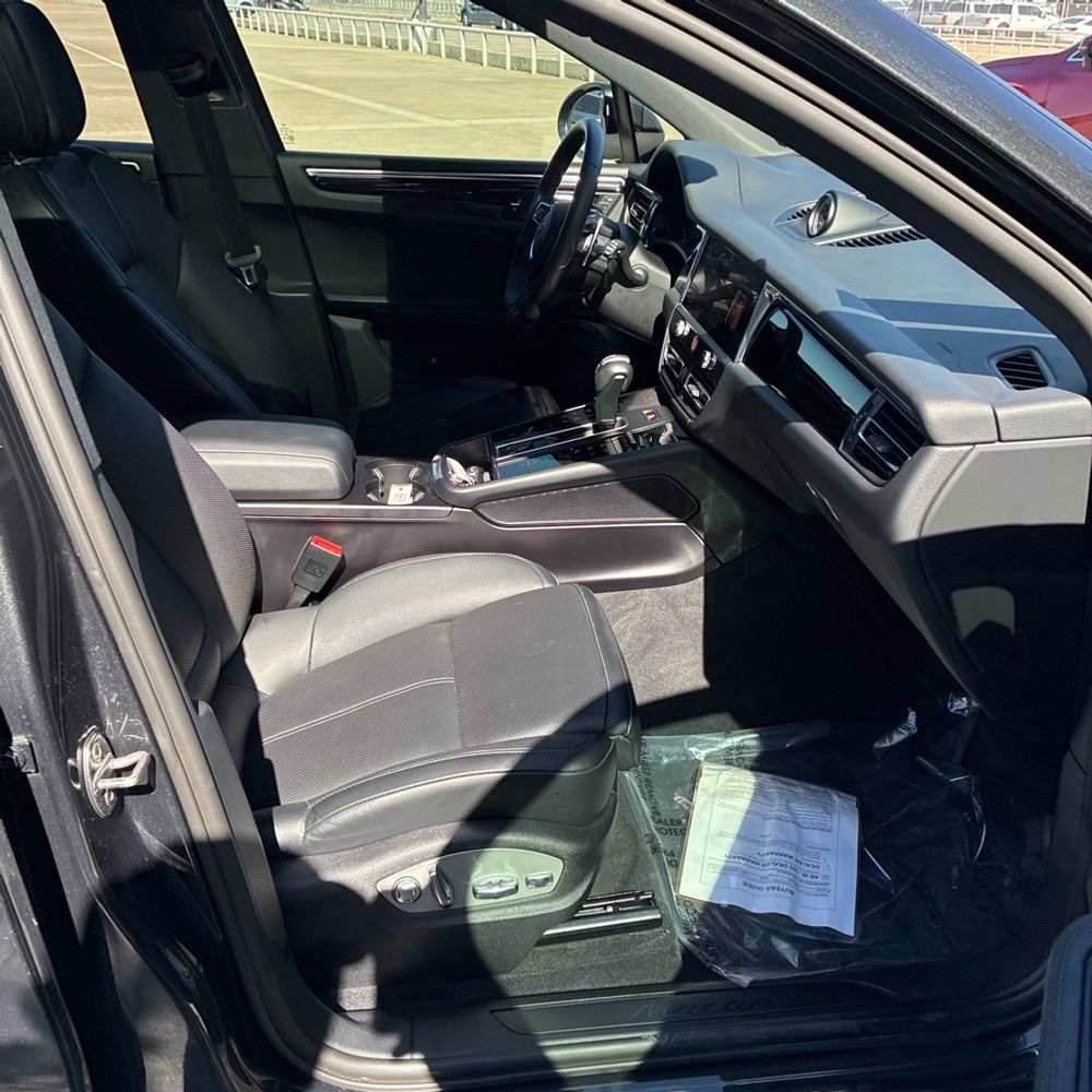 2024 Porsche Macan Base
