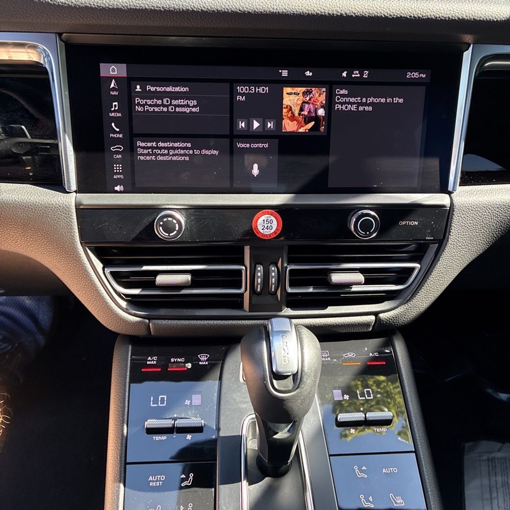 2024 Porsche Macan Base