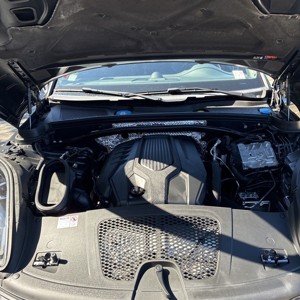 2024 Porsche Macan Base