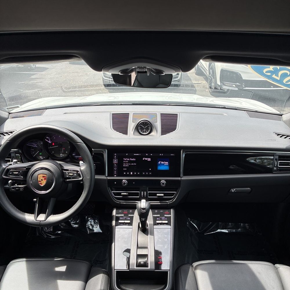 2024 Porsche Macan Base