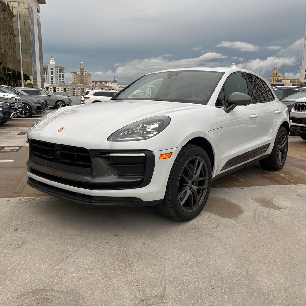 2023 Porsche Macan T
