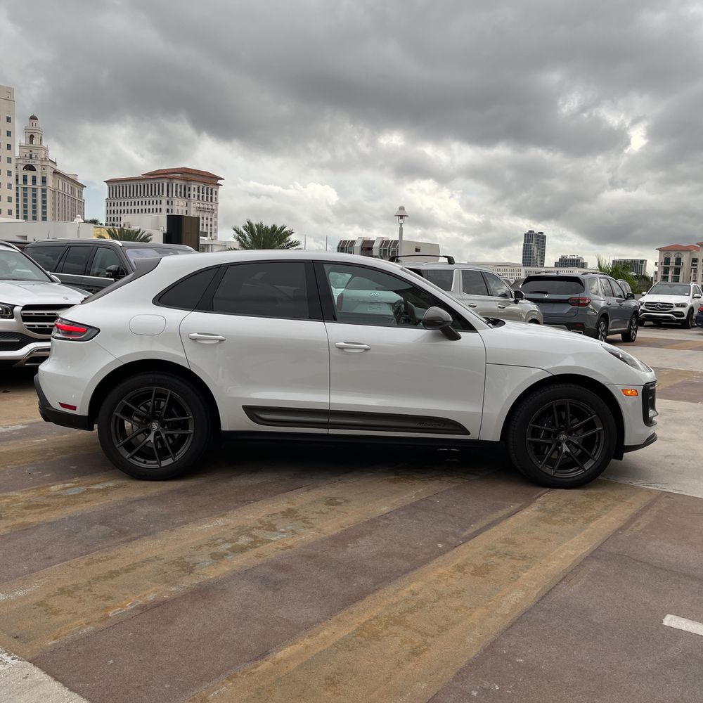 2023 Porsche Macan T
