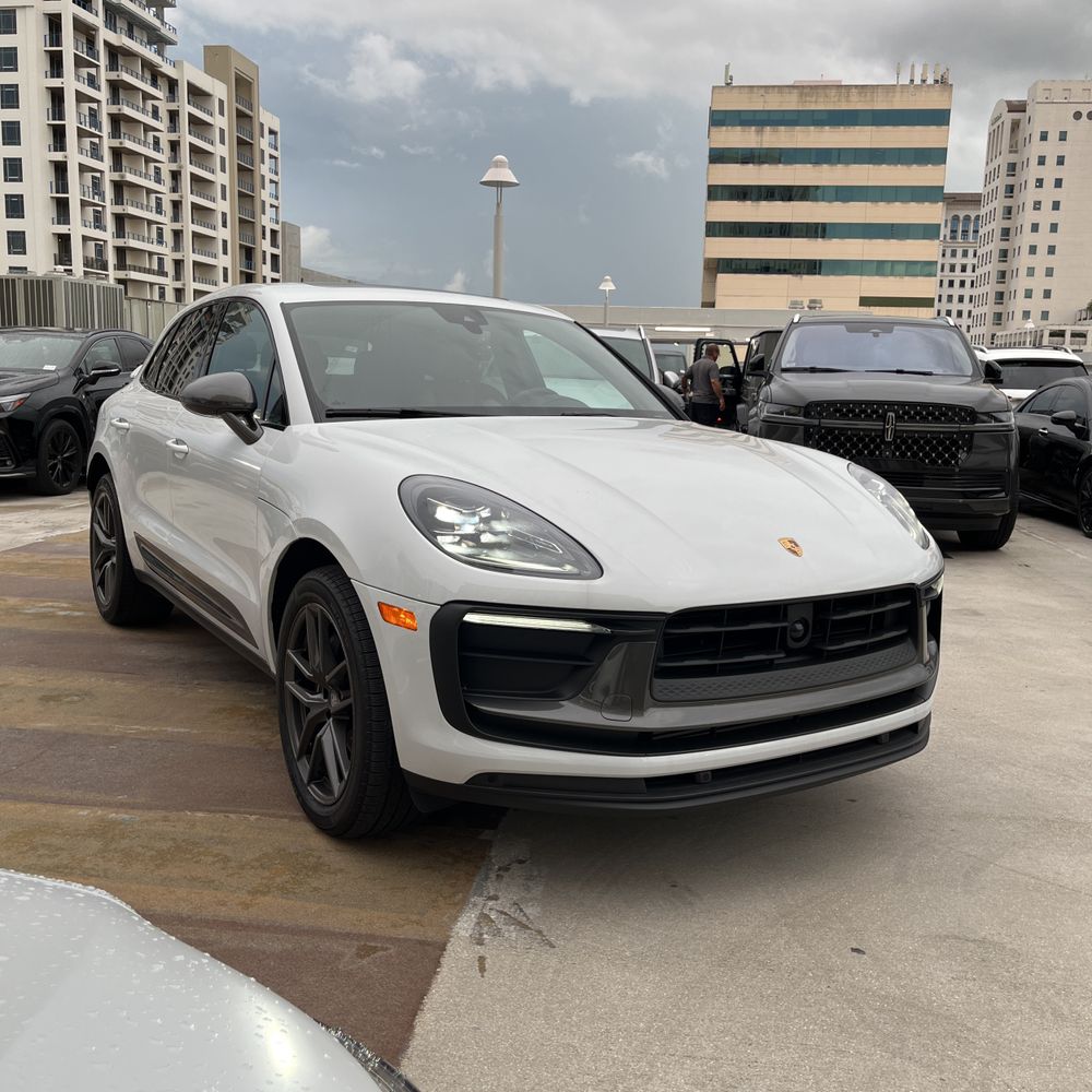 2023 Porsche Macan T