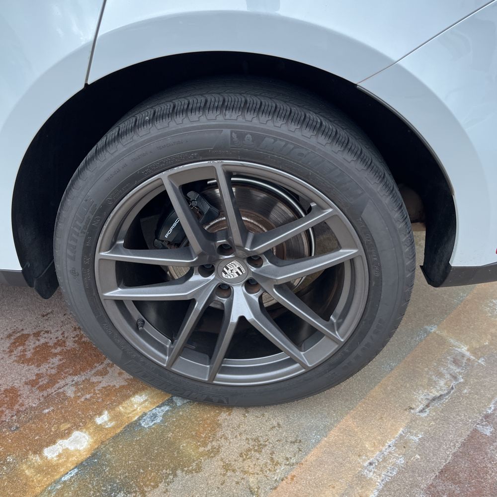 2023 Porsche Macan T