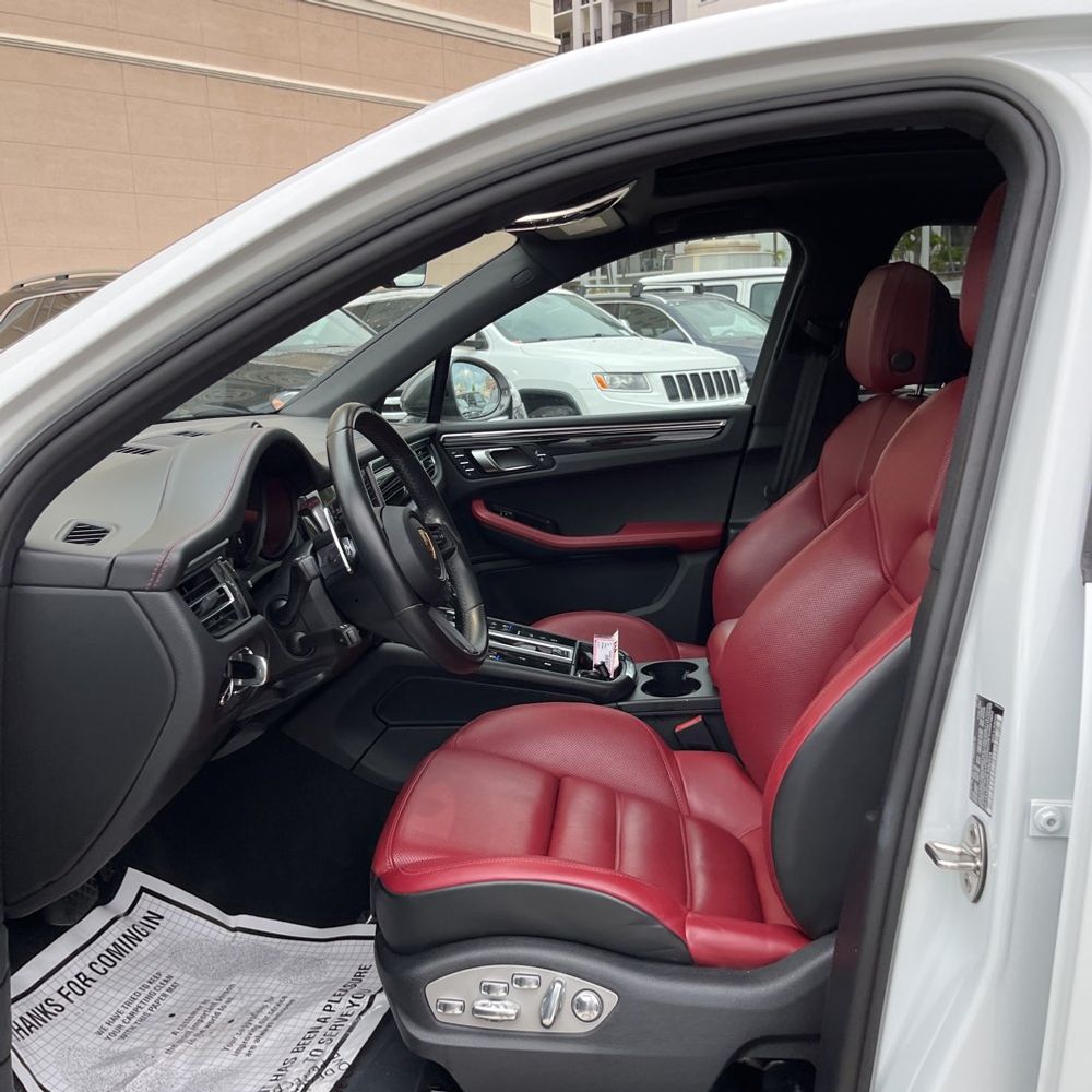 2023 Porsche Macan T