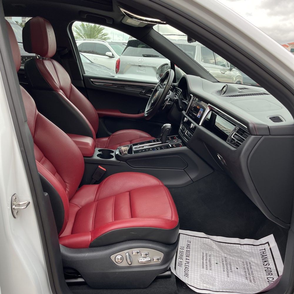 2023 Porsche Macan T