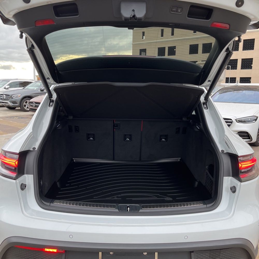 2023 Porsche Macan T