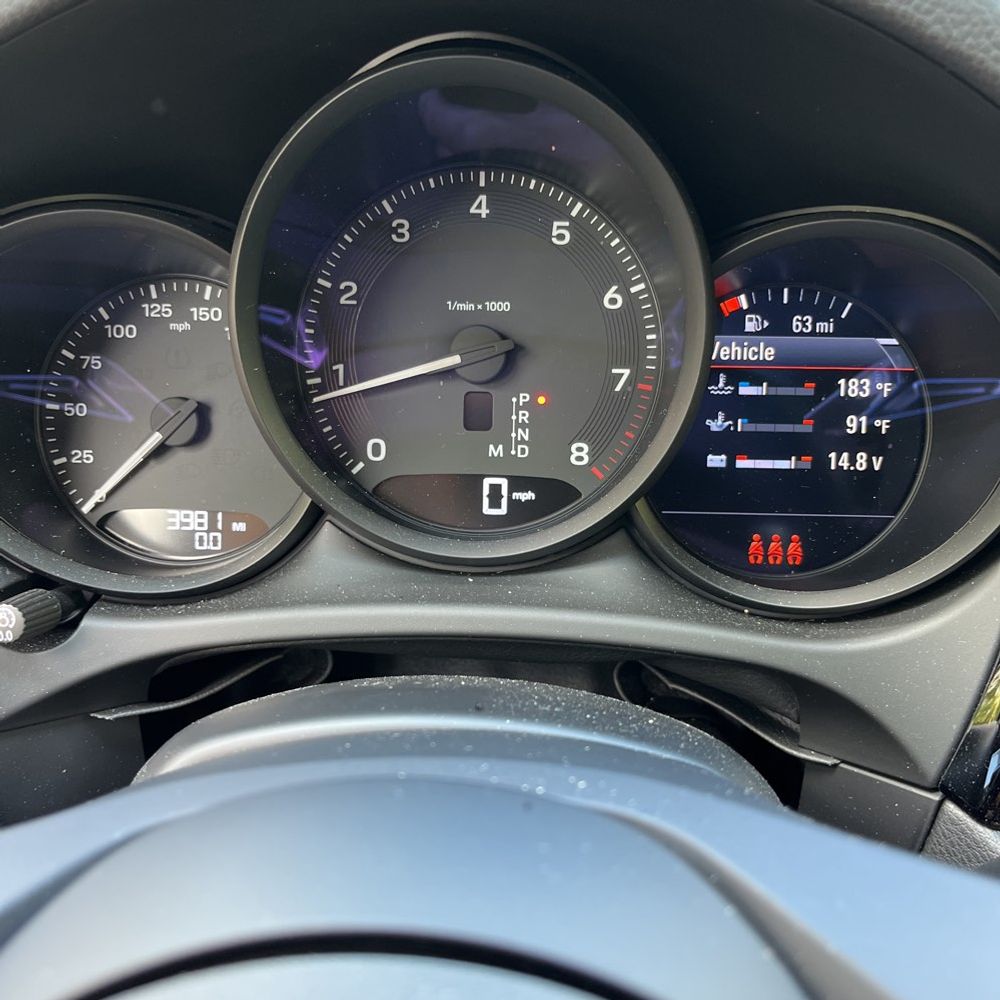 2025 Porsche Macan Base