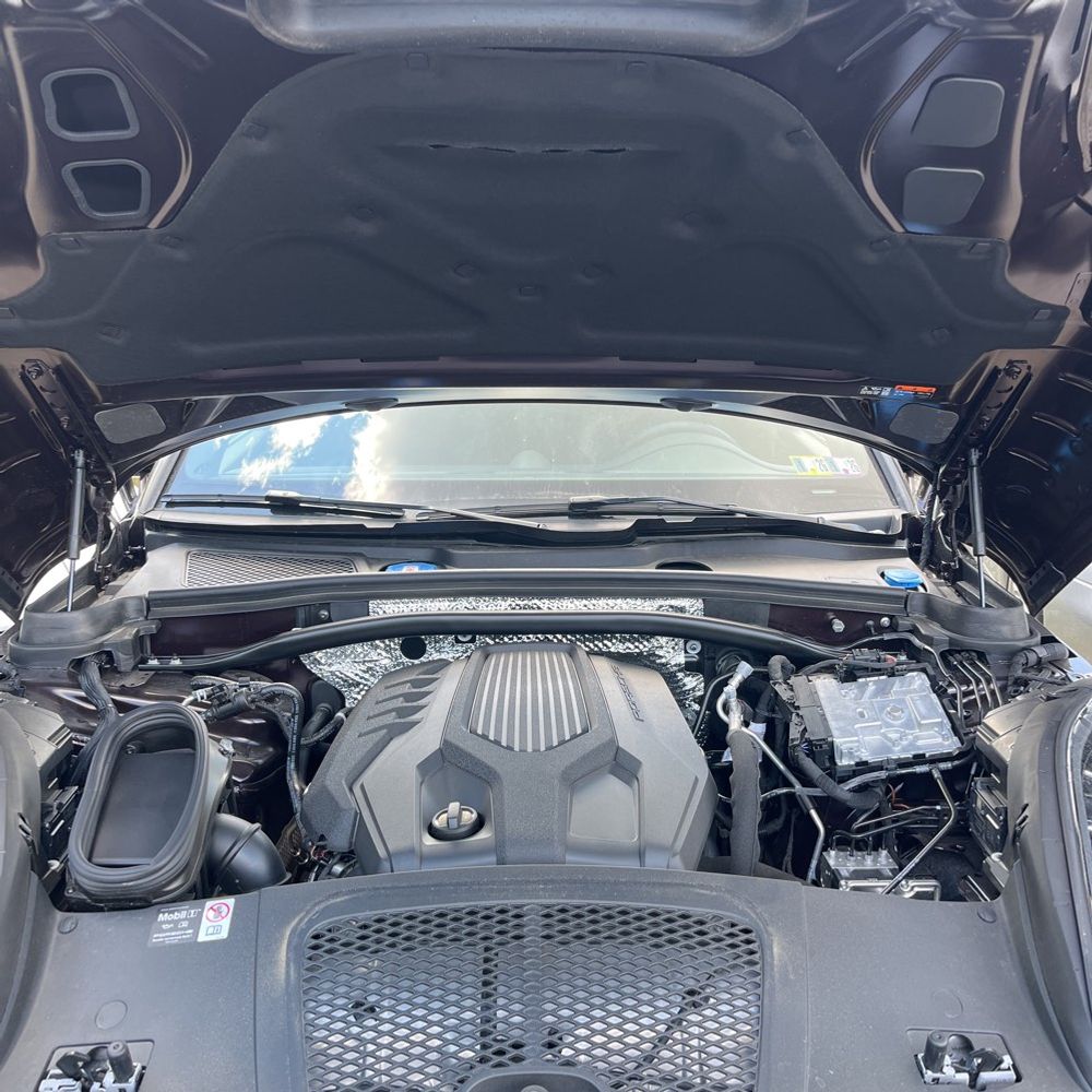 2025 Porsche Macan Base