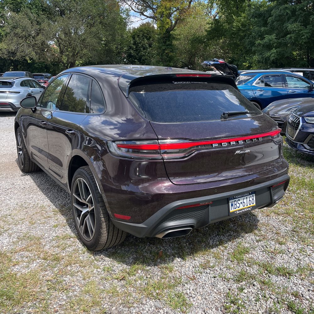 2025 Porsche Macan Base