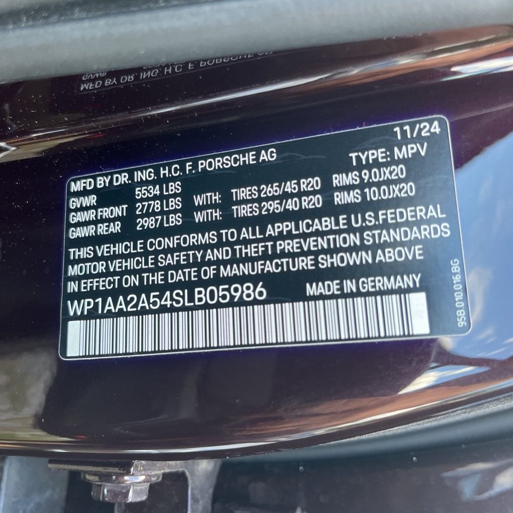 2025 Porsche Macan Base