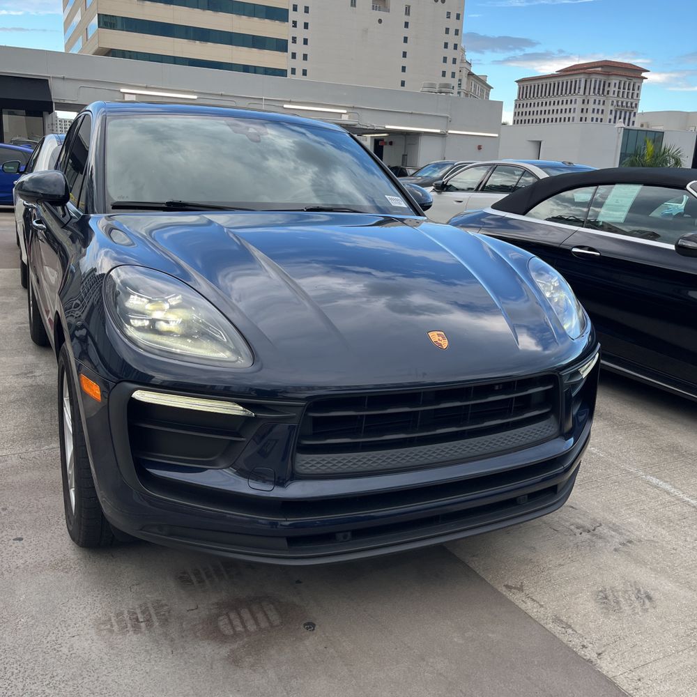 2022 Porsche Macan Base