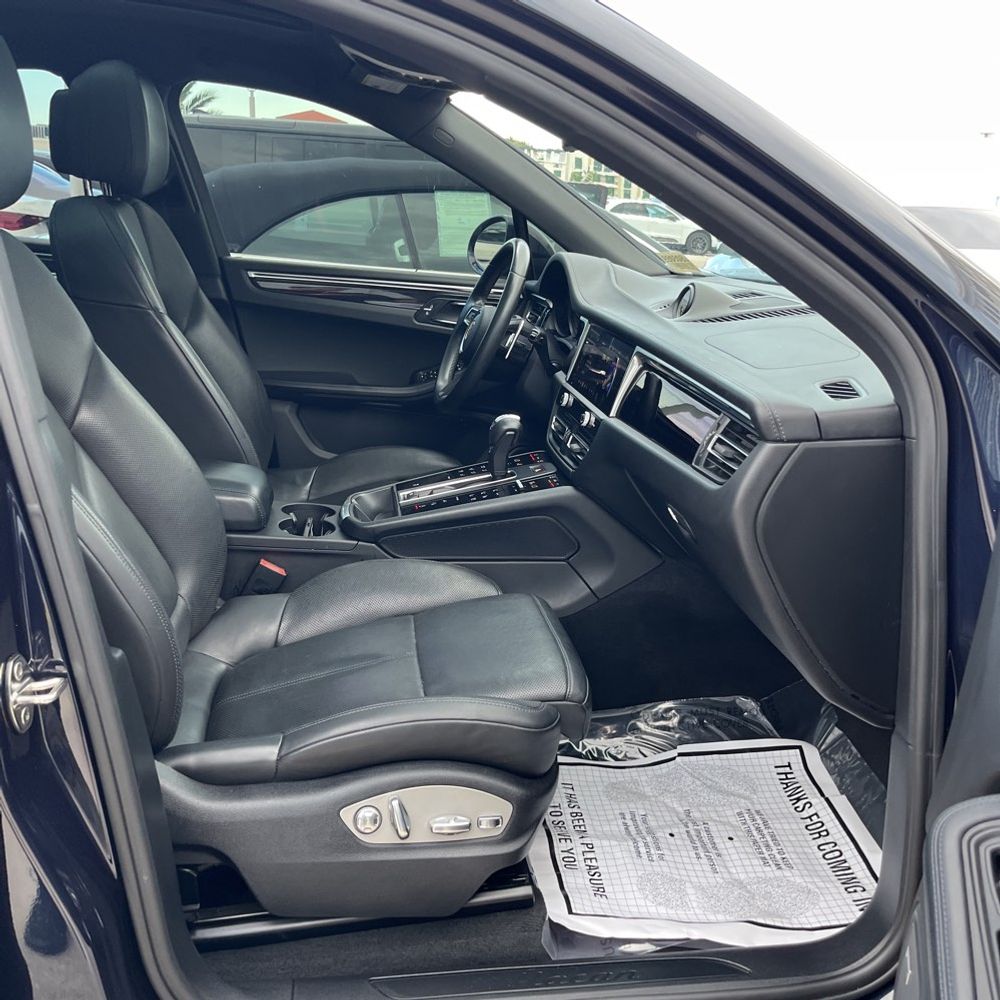 2022 Porsche Macan Base