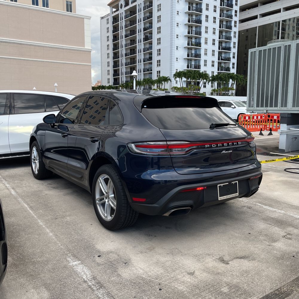 2022 Porsche Macan Base