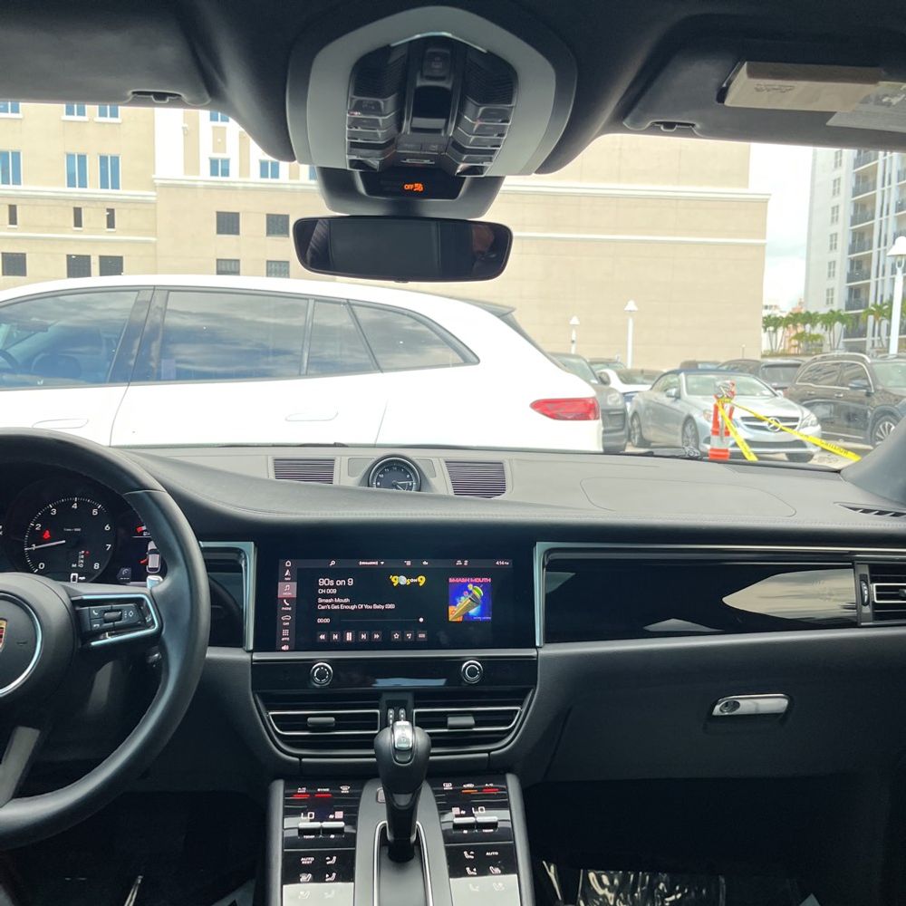 2022 Porsche Macan Base