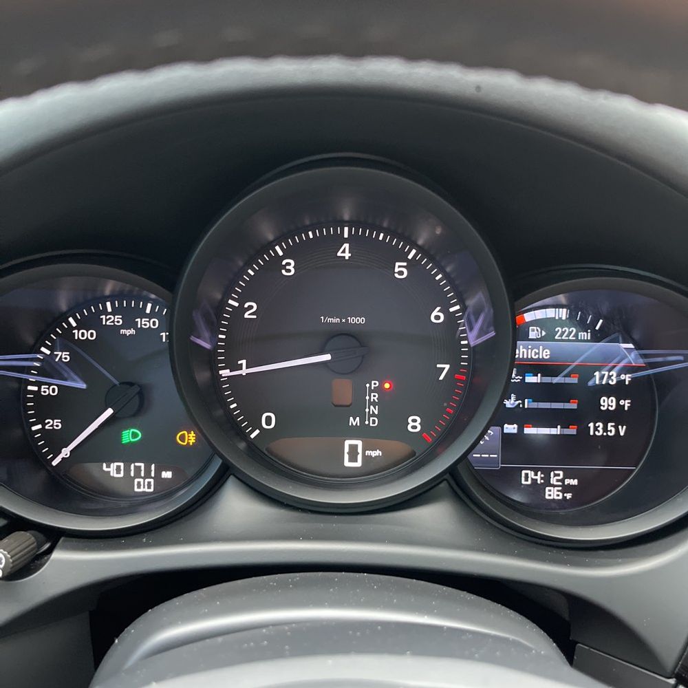 2022 Porsche Macan Base