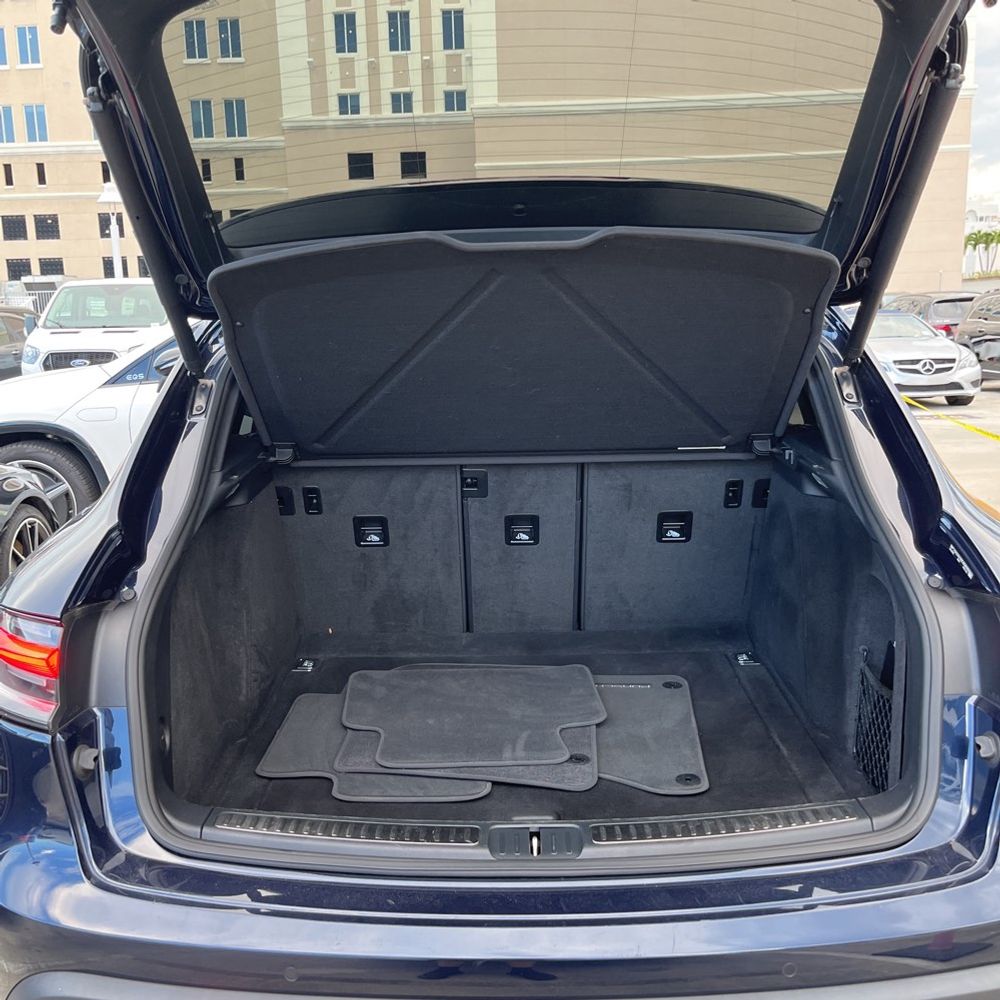 2022 Porsche Macan Base