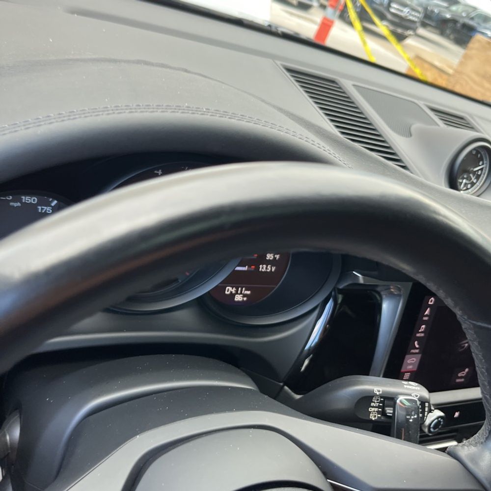 2022 Porsche Macan Base