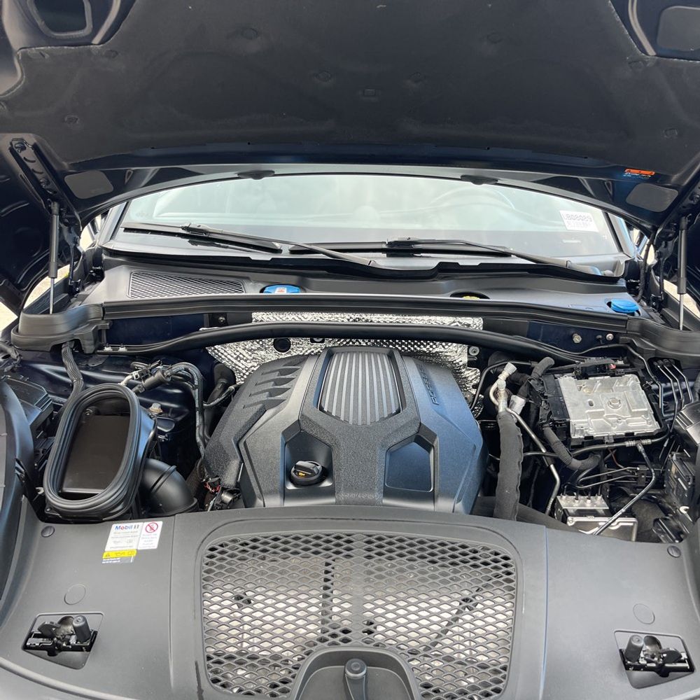 2022 Porsche Macan Base