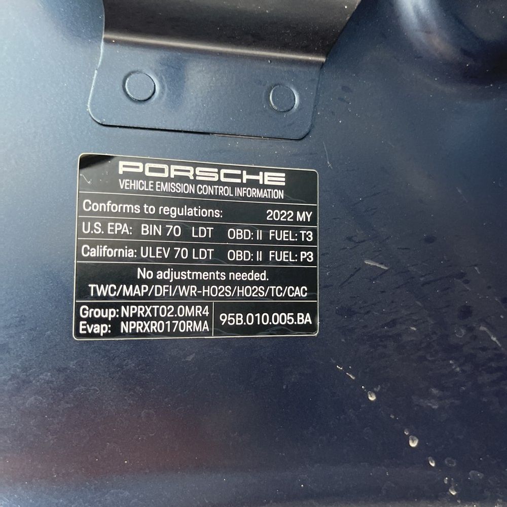 2022 Porsche Macan Base