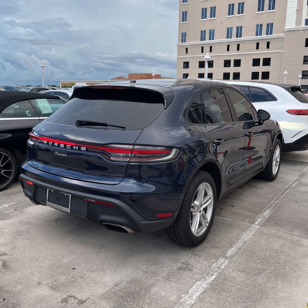 2022 Porsche Macan Base