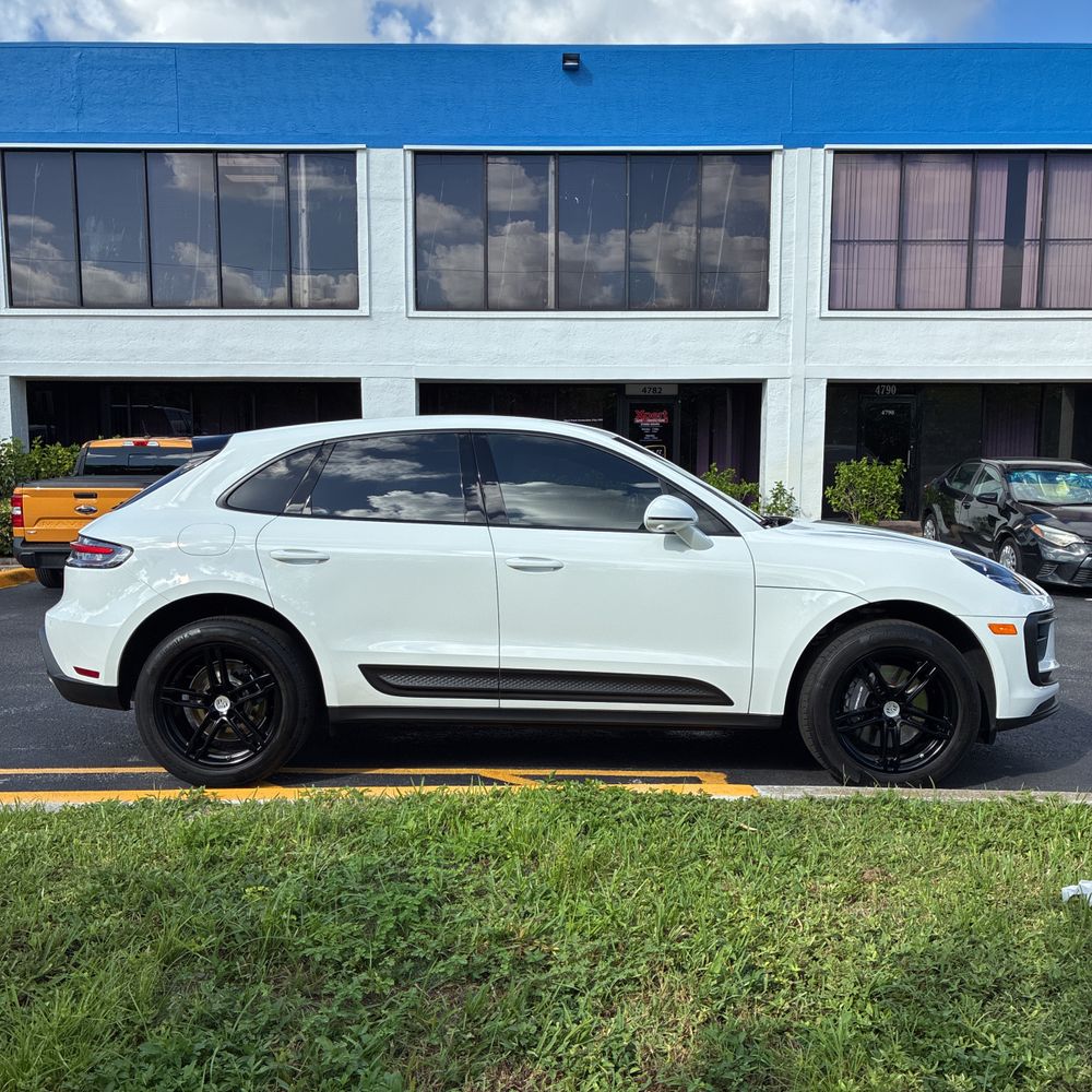 2023 Porsche Macan Base