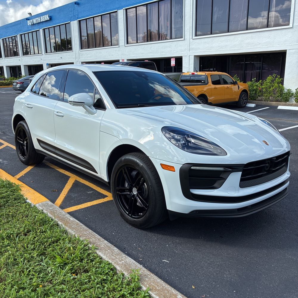 2023 Porsche Macan Base
