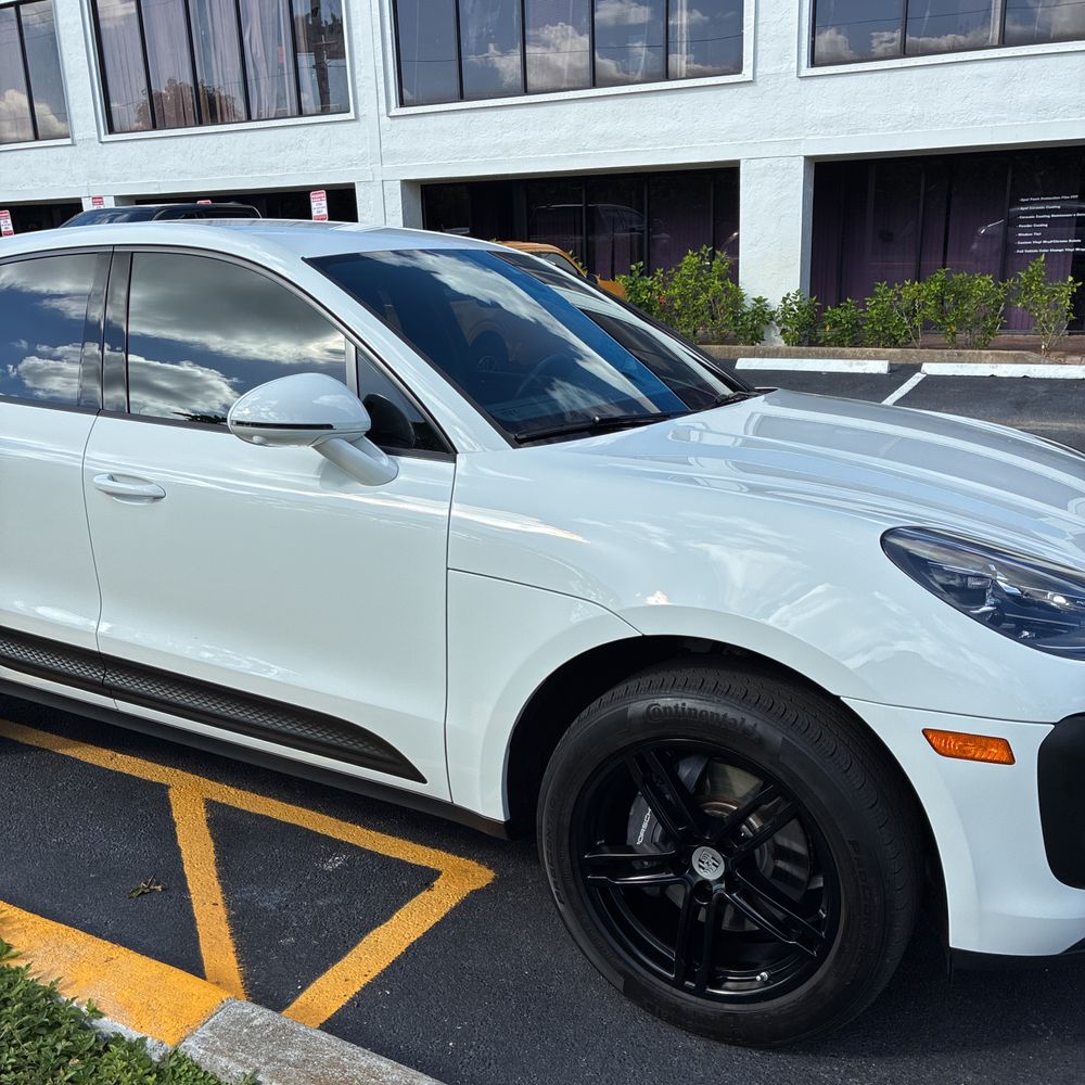 2023 Porsche Macan Base