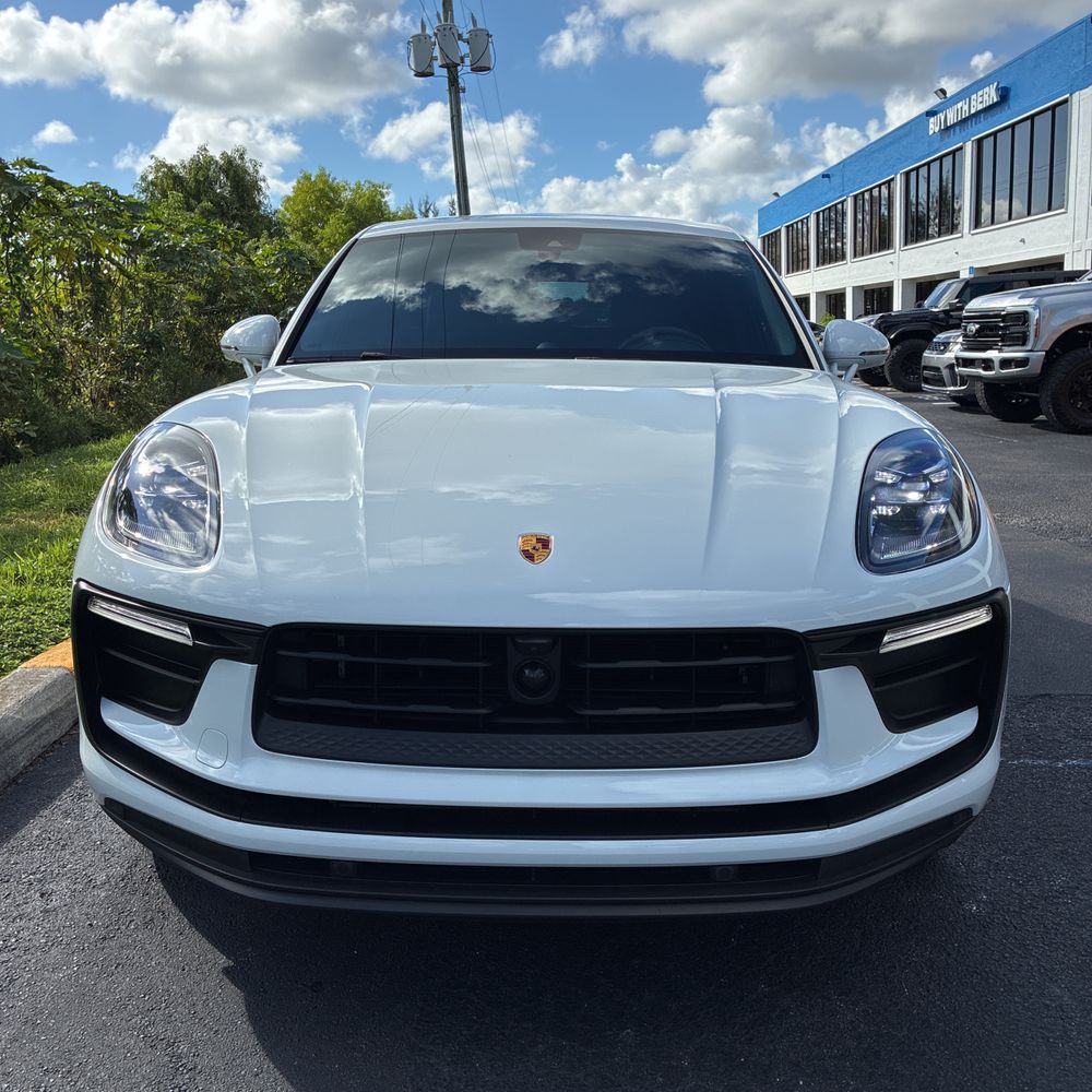 2023 Porsche Macan Base