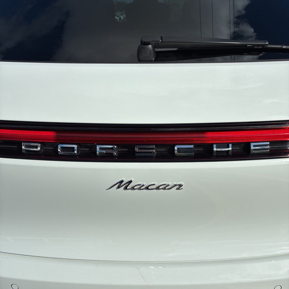 2023 Porsche Macan Base