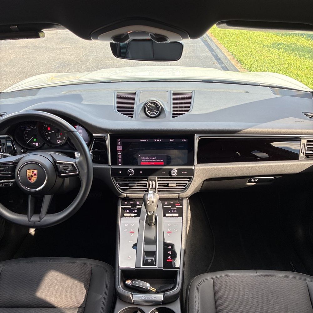2023 Porsche Macan Base