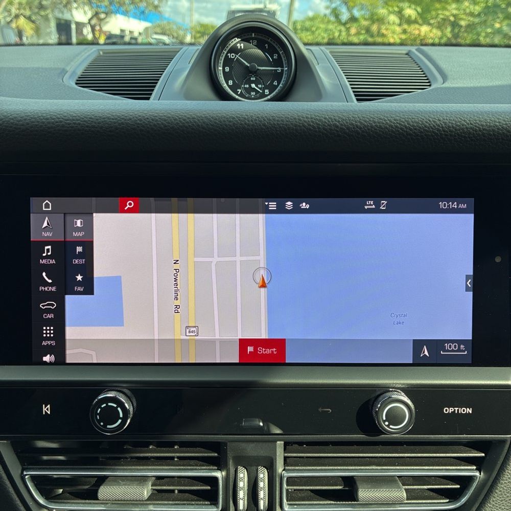 2023 Porsche Macan Base