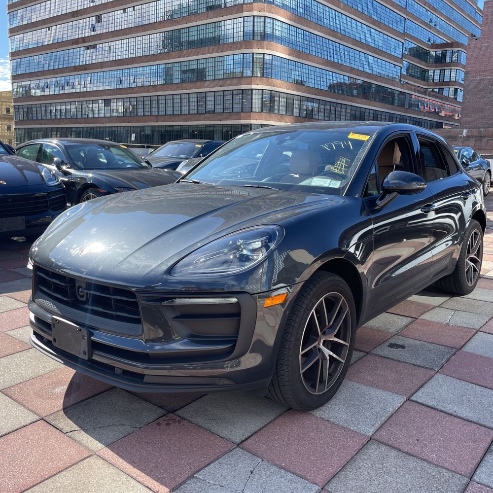 2022 Porsche Macan Base
