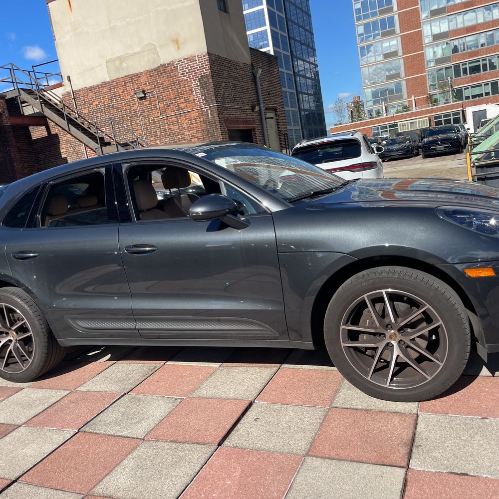 2022 Porsche Macan Base
