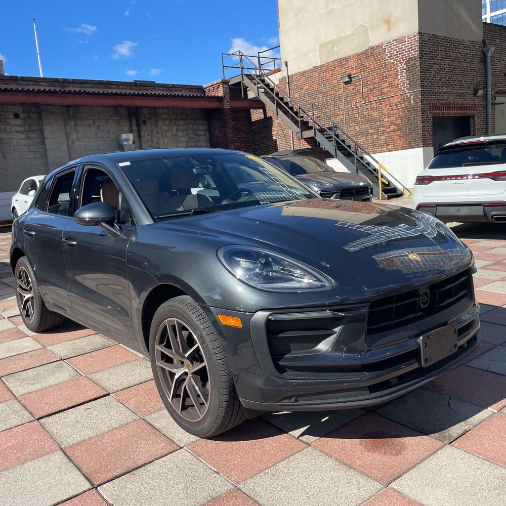 2022 Porsche Macan Base