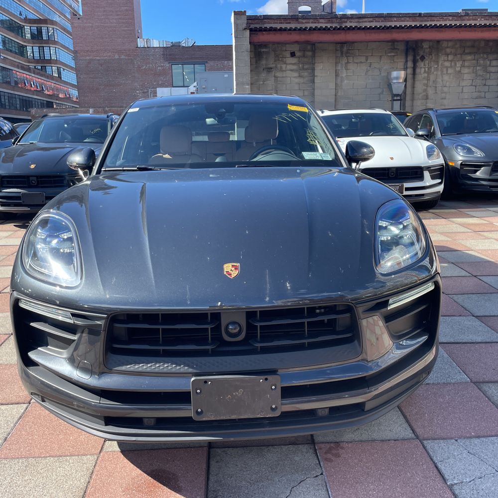 2022 Porsche Macan Base