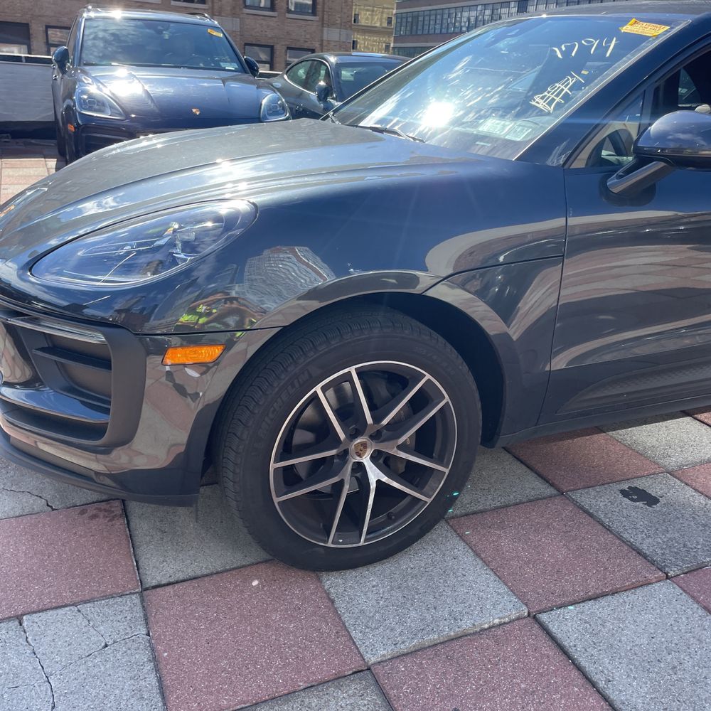 2022 Porsche Macan Base