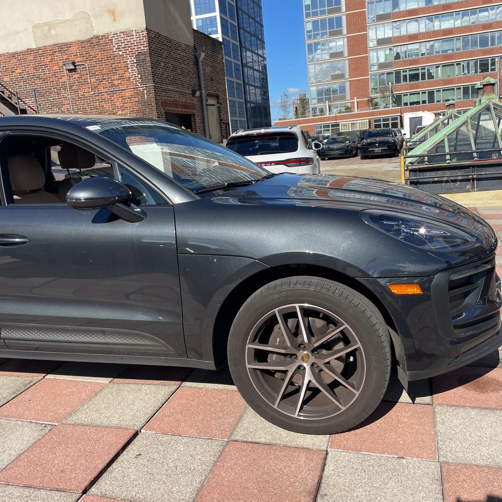 2022 Porsche Macan Base
